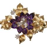 Blütenbrosche mit Amethysten und Brillanten - photo 1