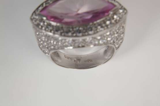 Prächtiger Ring mit Brillanten und Spinell - photo 5