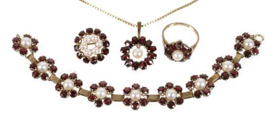 Schmuckset mit Granaten und Perlen - photo 1
