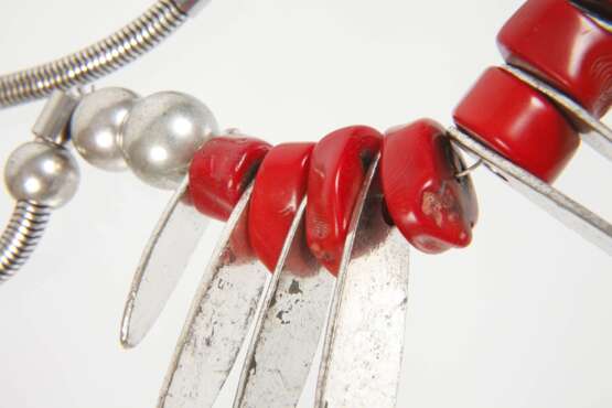 Prächtiges Designcollier mit Koralle - Foto 2