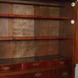 Klassizistischer Aufsatzschrank - photo 4