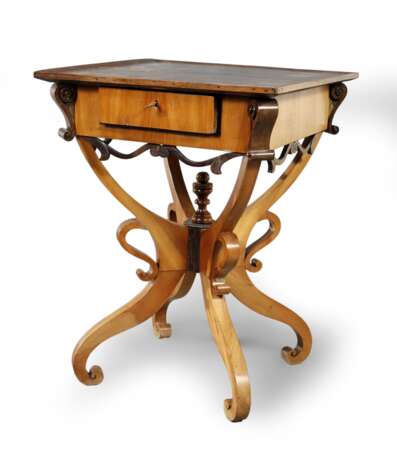 Ausgefallener Nähtisch Biedermeier - photo 1