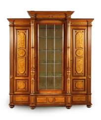 Säulenschrank Gründerzeit 