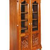 Jagdlicher Vitrinenschrank - фото 1