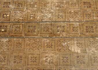 Historischer Dielenboden mit gedrucktem Dekor