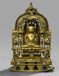 Jain-Altar aus messingfarbener Bronze mit Silbereinlagen