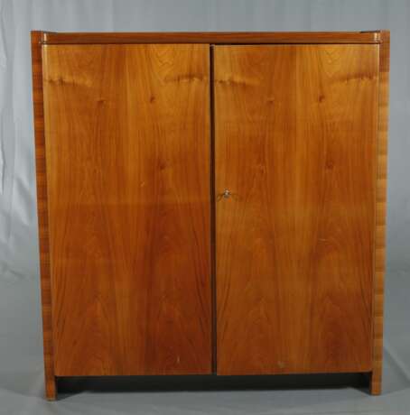 Bruno Paul, Wäscheschrank - фото 2