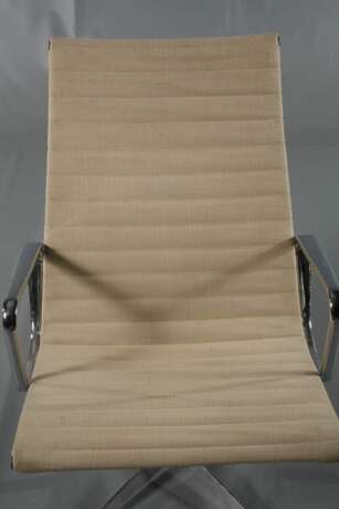 Charles & Ray Eames Sessel EA112 - Foto 2