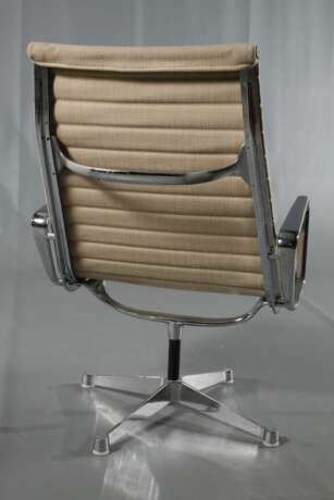 Charles & Ray Eames Sessel EA112 - Foto 4
