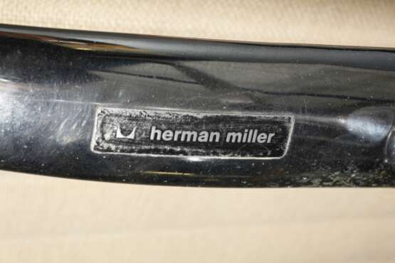 Charles & Ray Eames Sessel EA112 - Foto 6