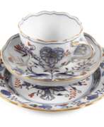 Overview. Meissen Gedeck &quot;Zwiebelmuster, schattiert&quot;