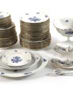 Overview. Meissen umfangreiches Speiseservice &quot;Blaue Blume&quot;