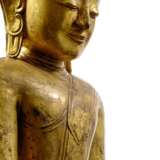 Monumentale Figur des Buddha Shakyamuni aus Holz mit schwarzer und goldener Lackfassung - Foto 2
