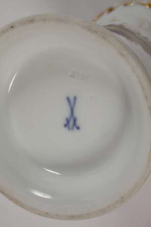 Meissen kleine Fußvase Soldatenszene - photo 4