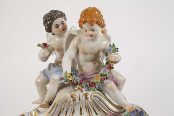 Meissen Tischuhr mit Amoretten - photo 2