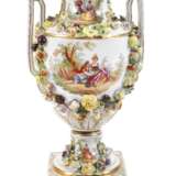 Potschappel Prunkvase mit Figurenmalerei - photo 1