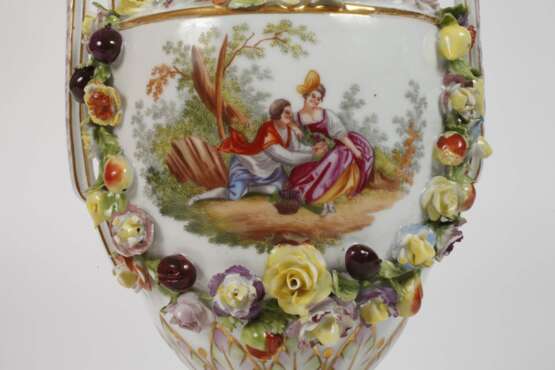 Potschappel Prunkvase mit Figurenmalerei - photo 3