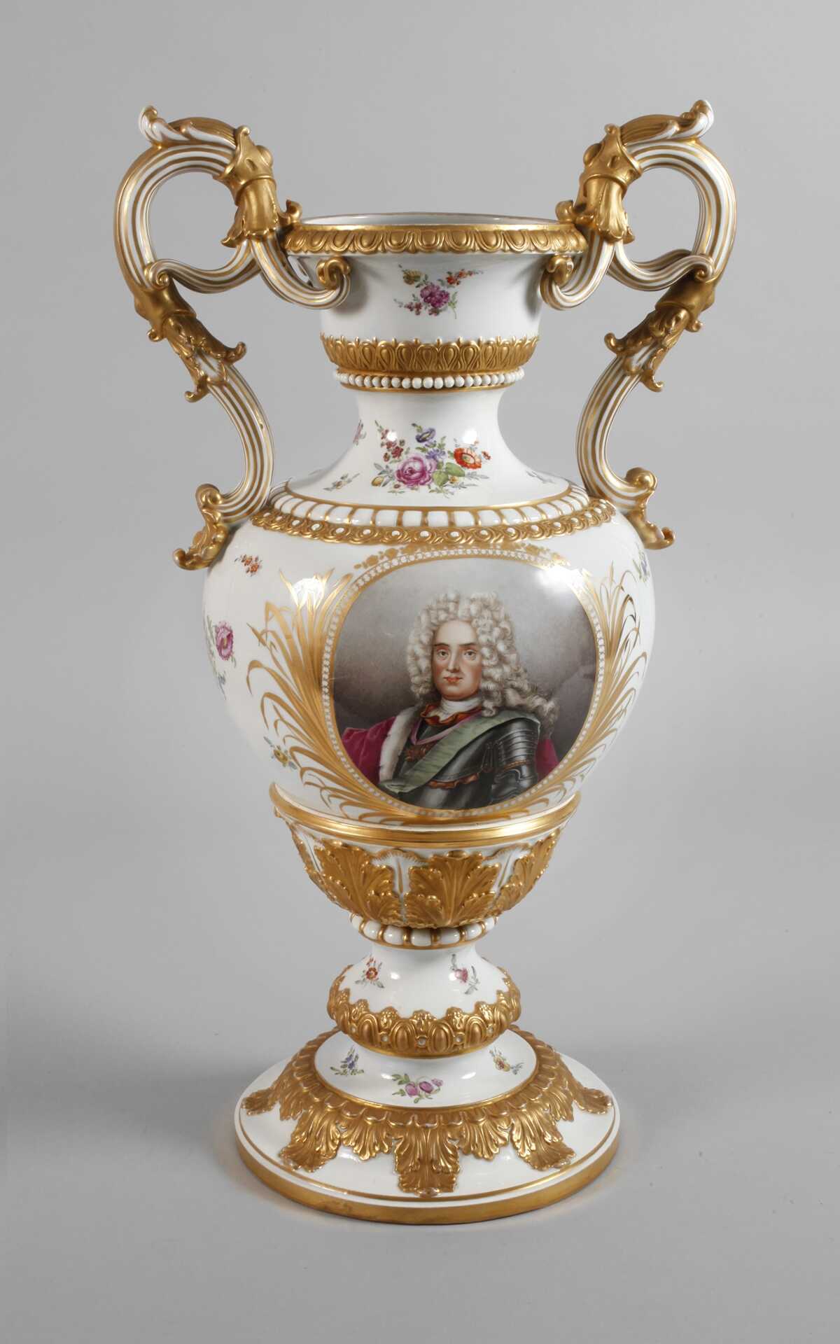 Meissen große Prunkvase Portrait August der Starke Meissen große Prunkvase Portrait August der Starke