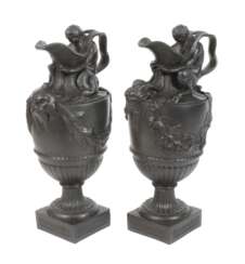 Wedgwood Paar Amphorenkannen 