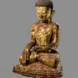 Skulptur des Buddha Shakyamuni aus Holz mit goldener und roter Lackfassung - photo 1