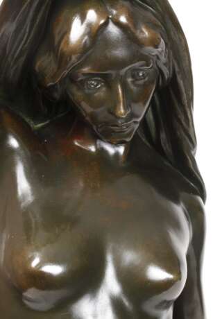 Große Bronzefigur als Allegorie auf die Nacht - Foto 2