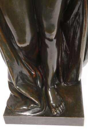 Große Bronzefigur als Allegorie auf die Nacht - Foto 3