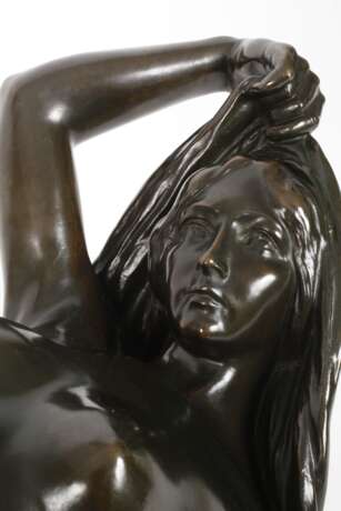 Große Bronzefigur als Allegorie auf die Nacht - Foto 9