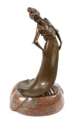 Elegante Dame des Jugendstils