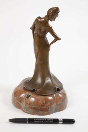 Elegante Dame des Jugendstils - photo 3