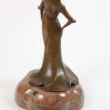 Elegante Dame des Jugendstils - photo 3
