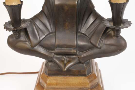 Figürliche Bronzelampe Art déco - photo 3