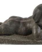 Gegenstände aus Bronze. Große moderne Kinderbronze
