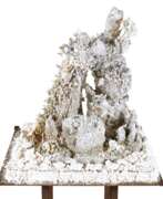 Objets métalliques. Claudia Biehne, übergroße Porzellanskulptur