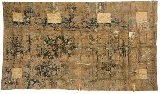 Zwei Textilien aus Seide bzw. Brokat mit floralen Mustern bzw. Dekor von Fächern - фото 2