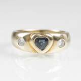 Gold-Ring mit Saphir-Herz und Brillanten - photo 1