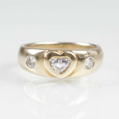 Gold-Ring mit Herzdiamant - photo 1