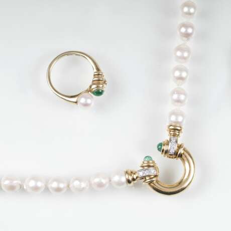 Perlen-Smaragd-Schmuckset mit Kette und Ring - Foto 1