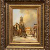 Niederländischer Maler 19. Jh. "Verschneite Straßenszene mit Gebäuden, Kirche und Personen", Öl/ Holzpaneel, monogr. "HK" u.l., dat. ´95, 25x19 cm, Rahmen - photo 1