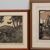 2 Holzschnitte von Dolberg, Helene (1881 Barkow-1979 Hildesheim) "Thomaskirche Leipzig", sign. u.r. und bez. u.l., 22x17 cm, im Passepartout hinter Glas und Rahmen und "Hünengrab an Küste", sign. u.r.… - фото 1
