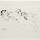 Klimt, Gustav (1862 Baumgarten-1918 Wien) "Liegender weiblicher Akt", um 1910, Heliogravure, 19x29 cm, im Passepartout hinter Glas und Rahmen - photo 1