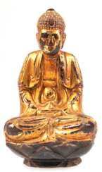 Figur &quot;Buddha auf Lotusthron sitzend&quot;, Holz mit Restvergoldung, Gebrauchspuren, H. 17 cm