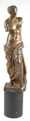 Figur &quot;Venus von Milo&quot;, Metallguß z.T. bronziert, H. 41,5 cm, auf zylindrischem Metallsockel montiert, Ges.-H-. 56 cm