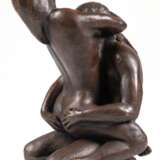 Figurengruppe "Sich liebendes Paar", Gips bronziert, auf Sockel bez. "Hammes", Fuß und Sockelrand min. best., H. 29 cm - photo 1
