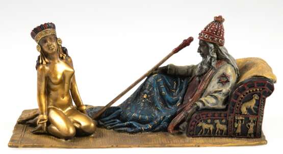 Bronze-Figurengruppe "Orientale mit Sklavin", nach F. Bergmann, polychrom gefaßt, 8x18,5x8,5 cm - photo 1