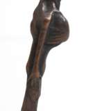 Biebl, Rolf (geb. 1951 in Klingenthal/Sa.) "Kleinster schräger Mann", Bronze braun patiniert, auf Sockel sign. und dat. ´91, H. 26,5 cm (Biebl ist ein deutscher Bildhauer, Maler u. Grafiker, Studium der Bildhau… - photo 1