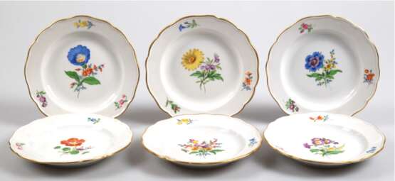 6 Meissen-Dessertteller, Bunte Blume 2 mit Goldrand, Neuer Ausschnitt, 1. Wahl, Dm. 14 cm - фото 1