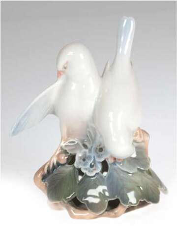 Porzellanfigur "Vogelpaar", Royal Copenhagen, Modell-Nr. 402, farbig bemalt, H. 13,5 cm - фото 1