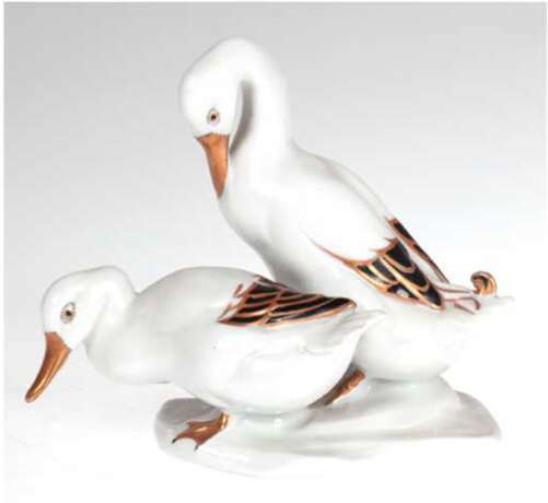 Porzellanfigur "Entenpaar", Metzler & Ortloff, Kunstporzellane, schwarz und gold bemalt, H. 11 cm - фото 1