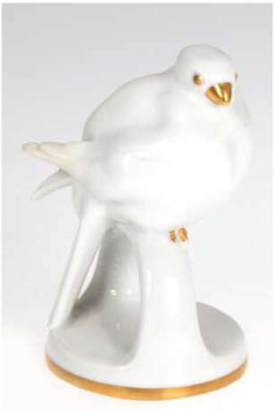 Porzellanfigur "Vogel", Lorenz Hutschenreuther A.G., Abteilung für Kunst, weiß mit Goldbemalung, H. 11 cm - фото 1