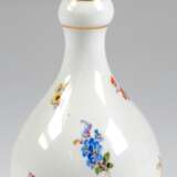 Meissen-Vase, Streublümchen mit Goldrändern, Balusterform, 1. Wahl, Gebrauchspuren, H. 16 cm - photo 1